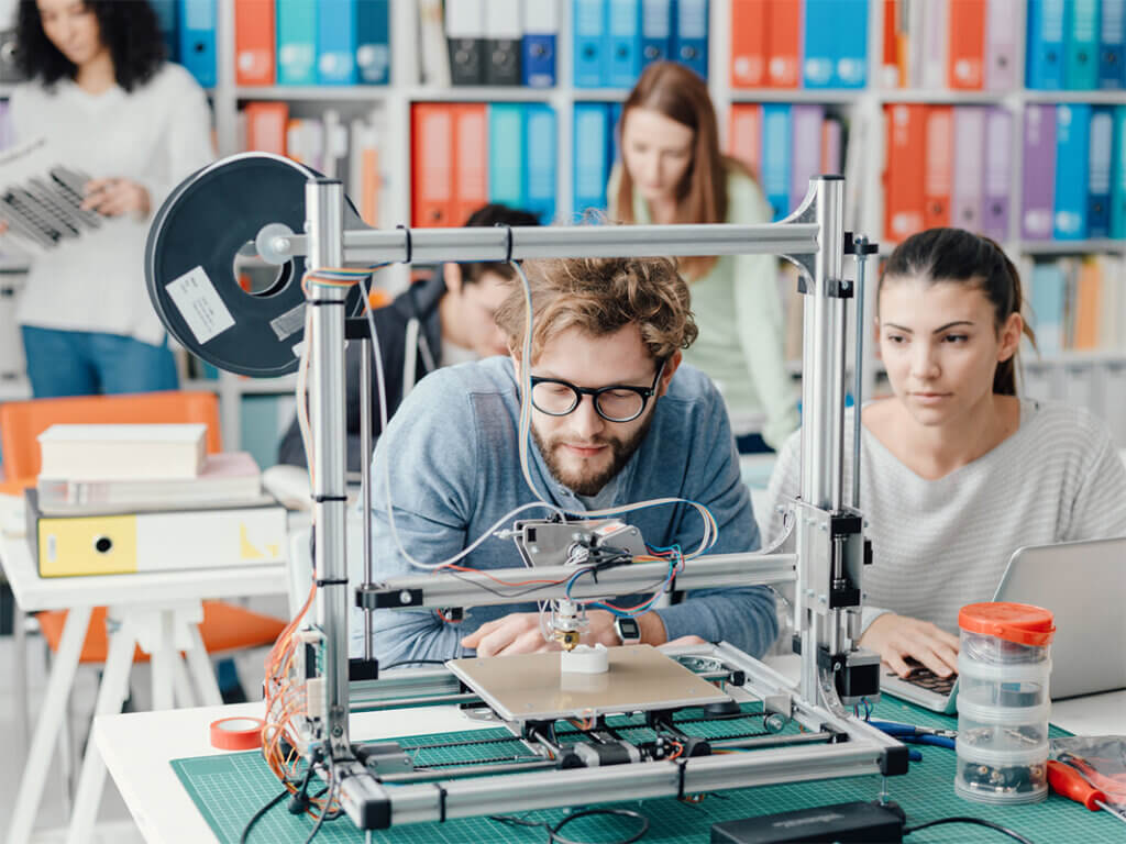 Studenten nutzen 3D-Drucker