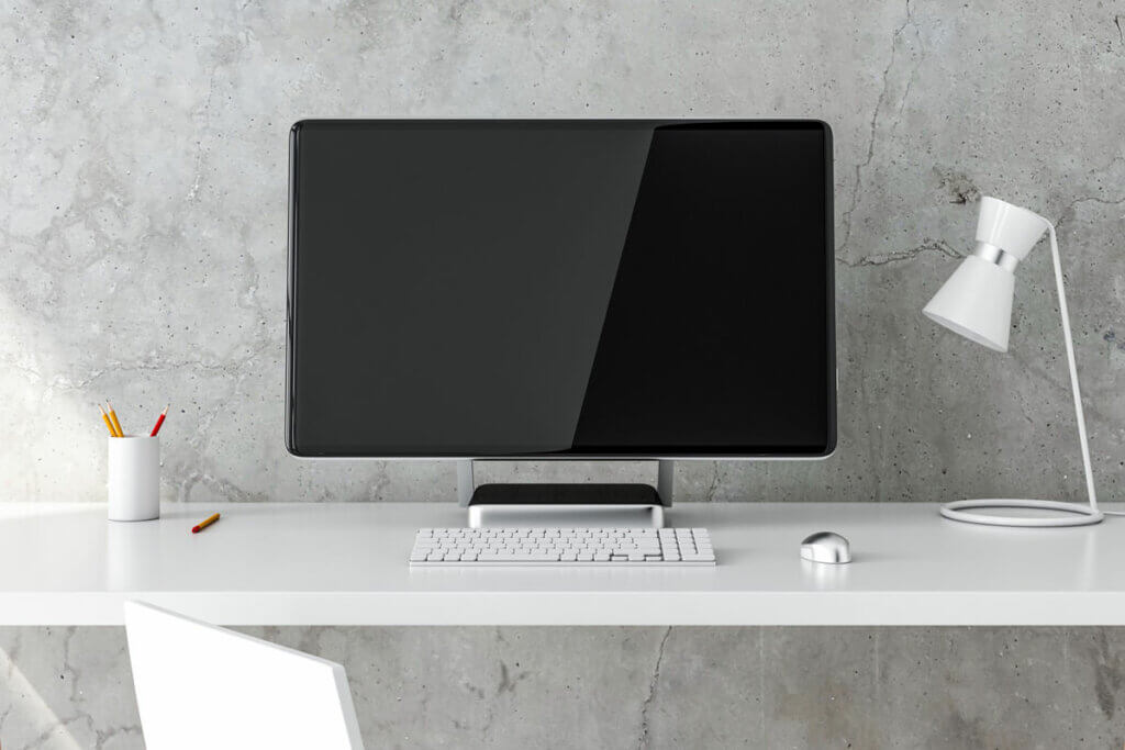 All-in-one-PC auf Schreibtisch