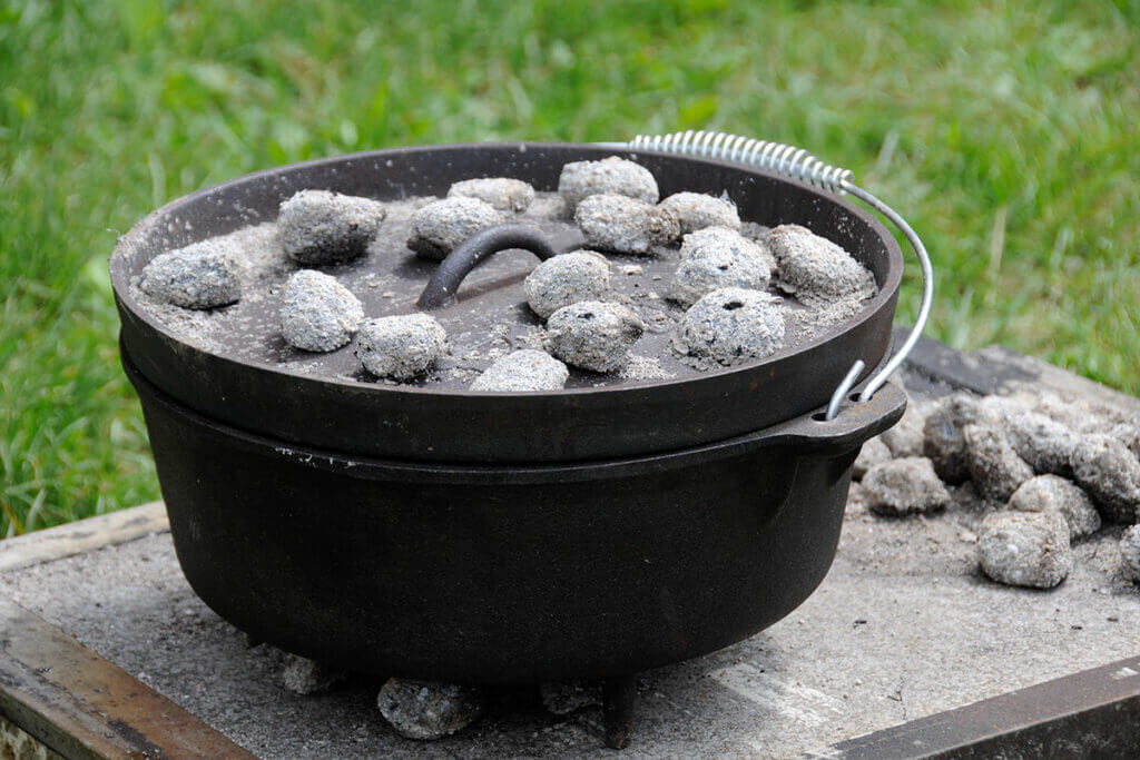 Oven wird im Garten genutzt