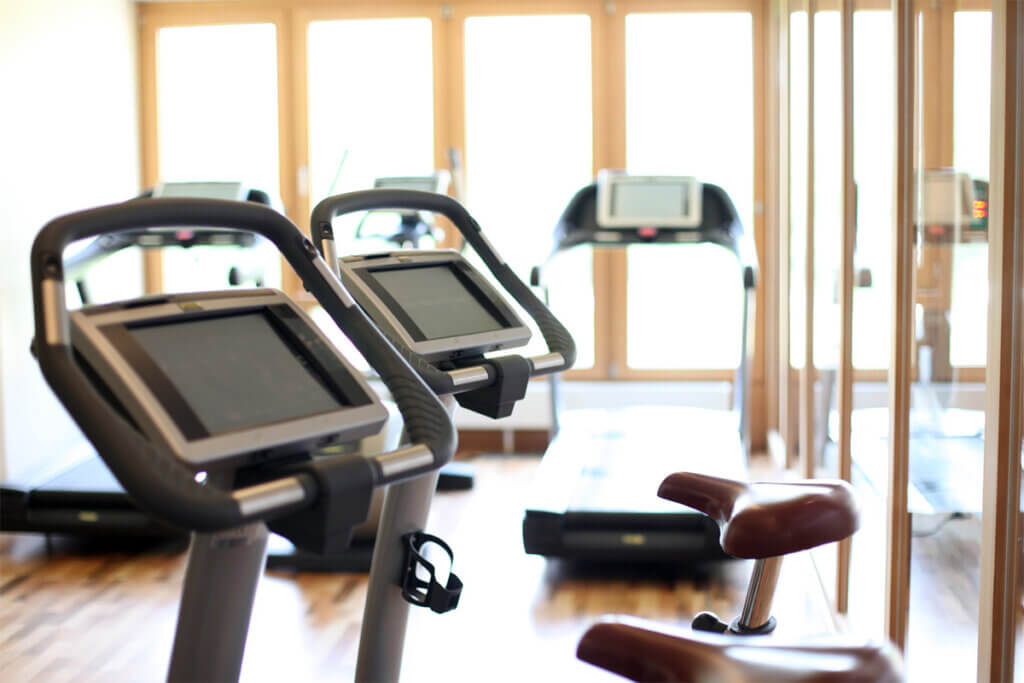 Ergometer im Fitnessstudio