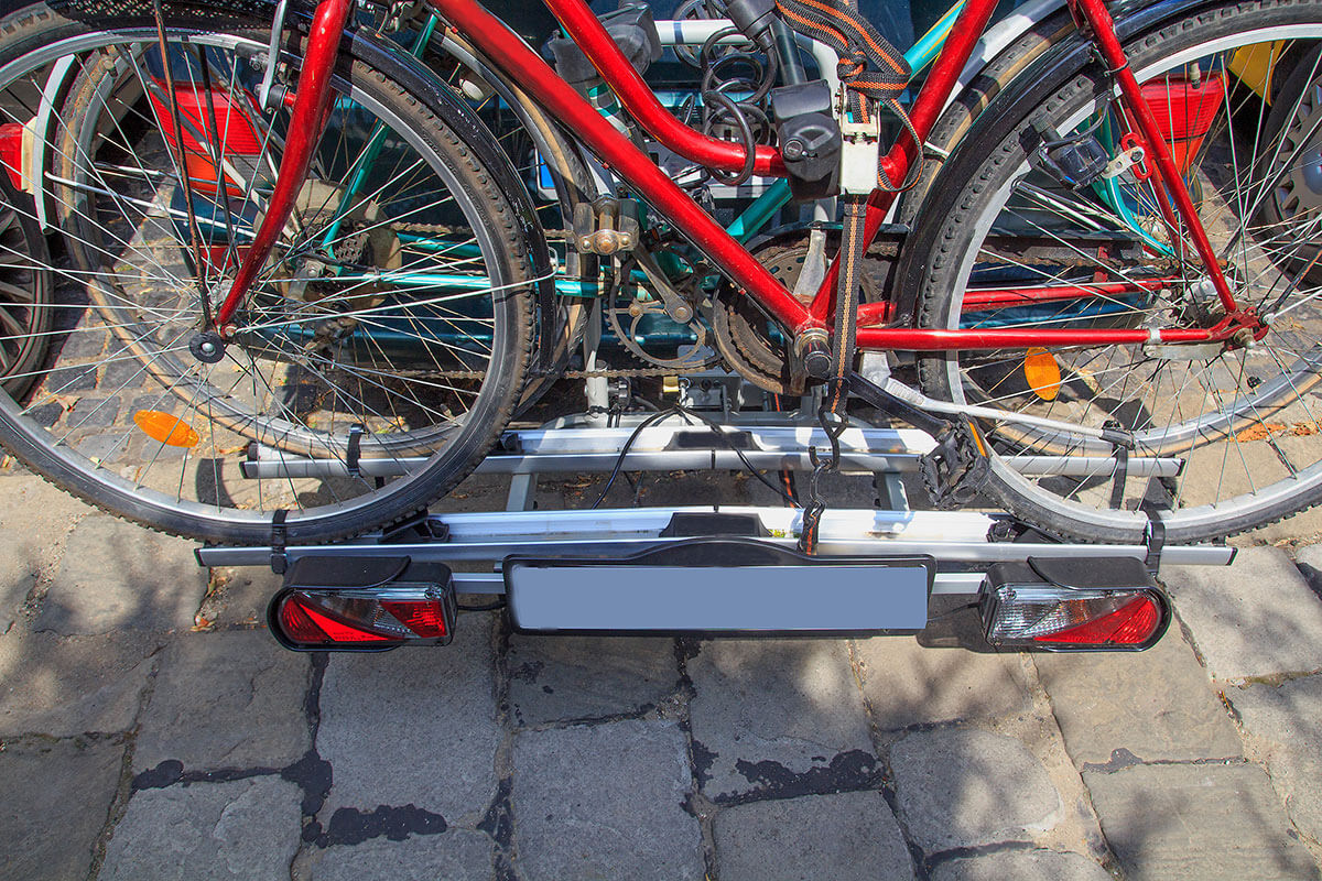 Heckfahrradträger müssen mit einem eigenen Kennzeichen sowie Beleuchtung ausgestattet sein.