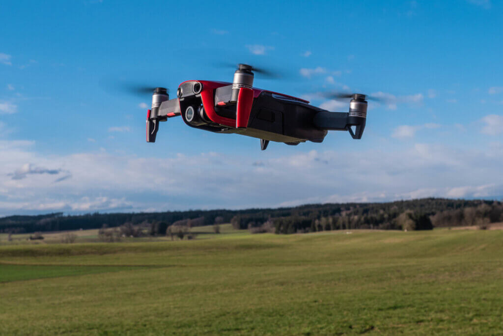 Kameradrohne im Flug