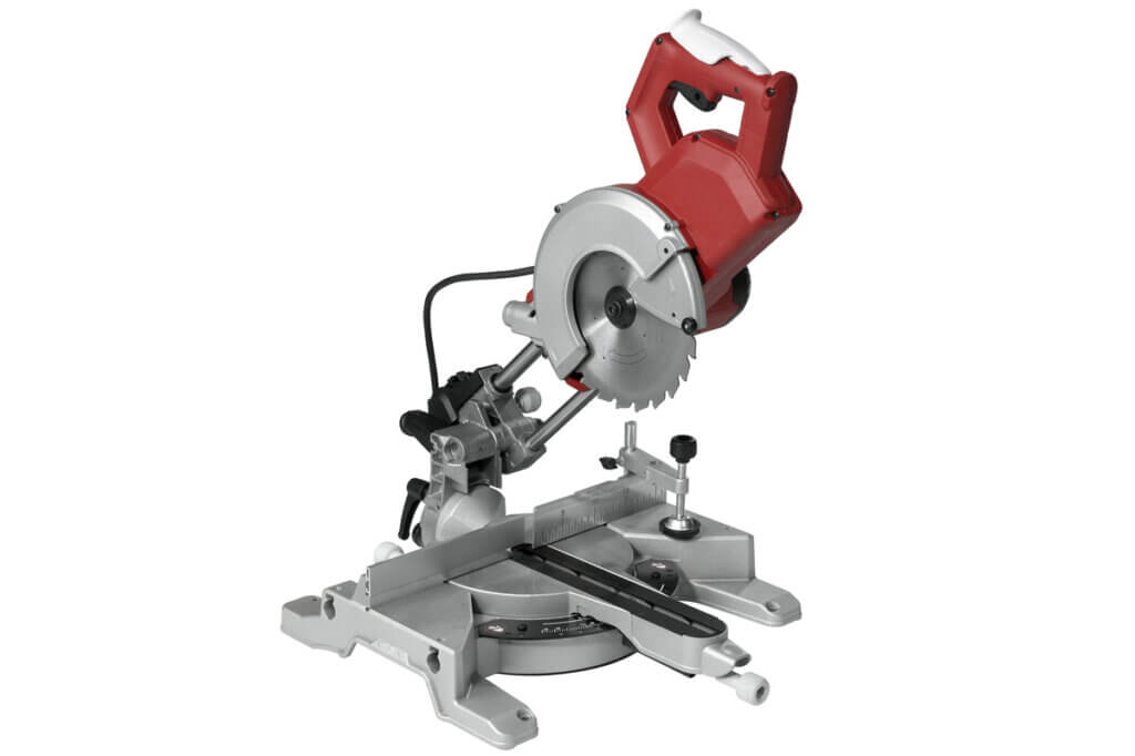 kappsaege auf weissen grund