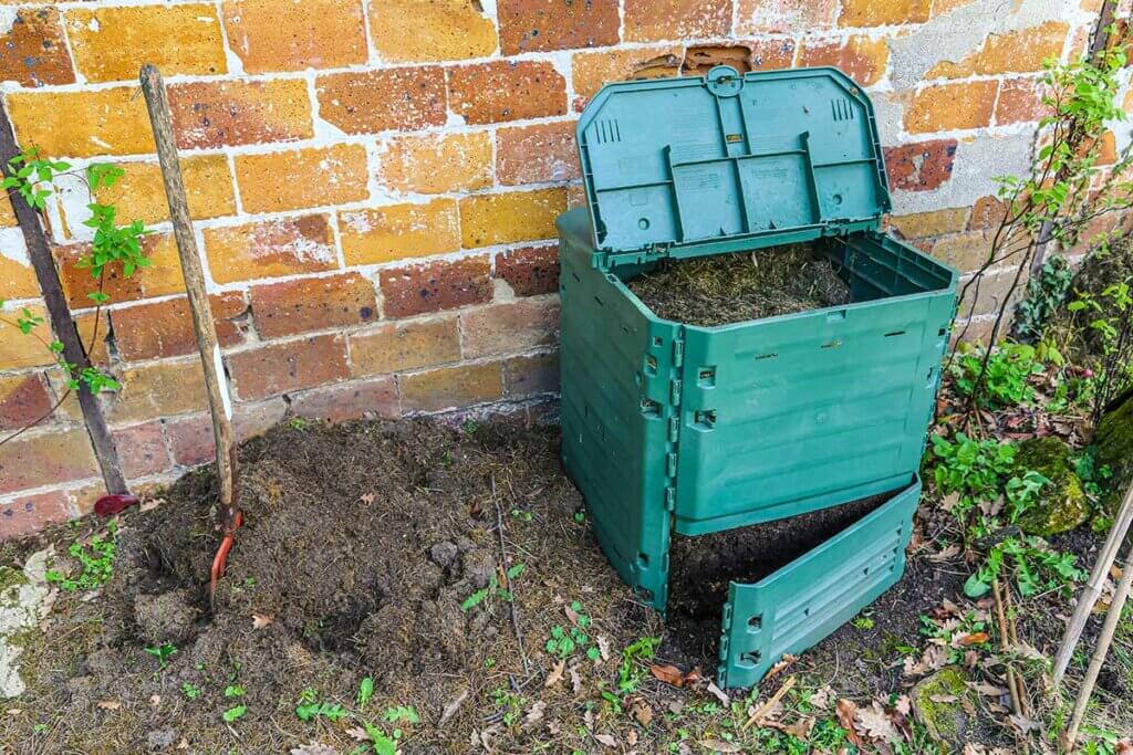 Komposter im Garten