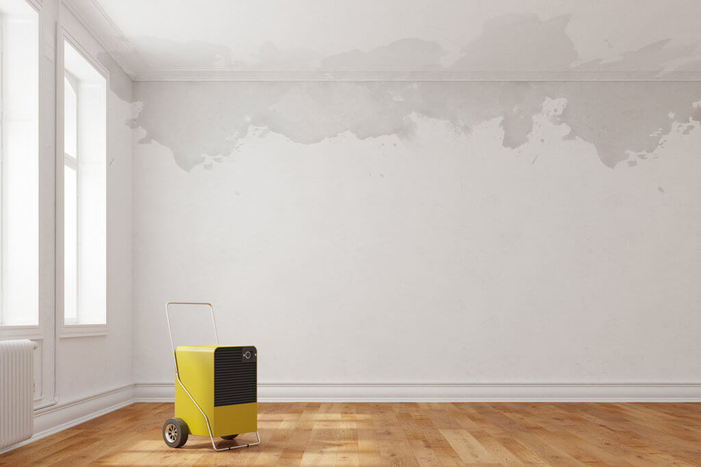 Bautrockner in Raum mit Wasserschaden