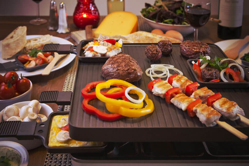 gemuese und fleisch auf raclette grill